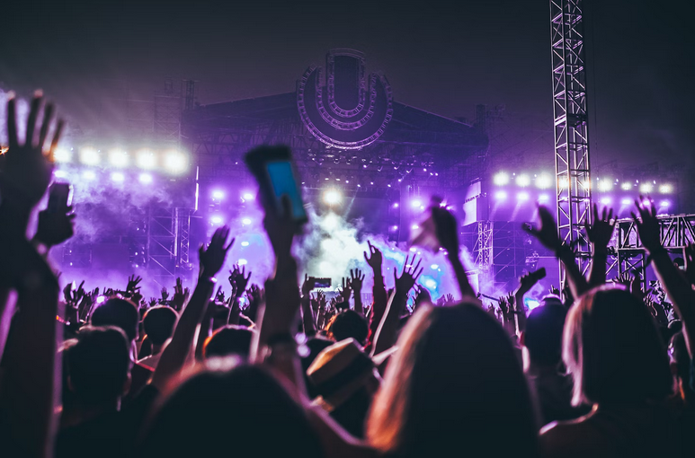 crowd